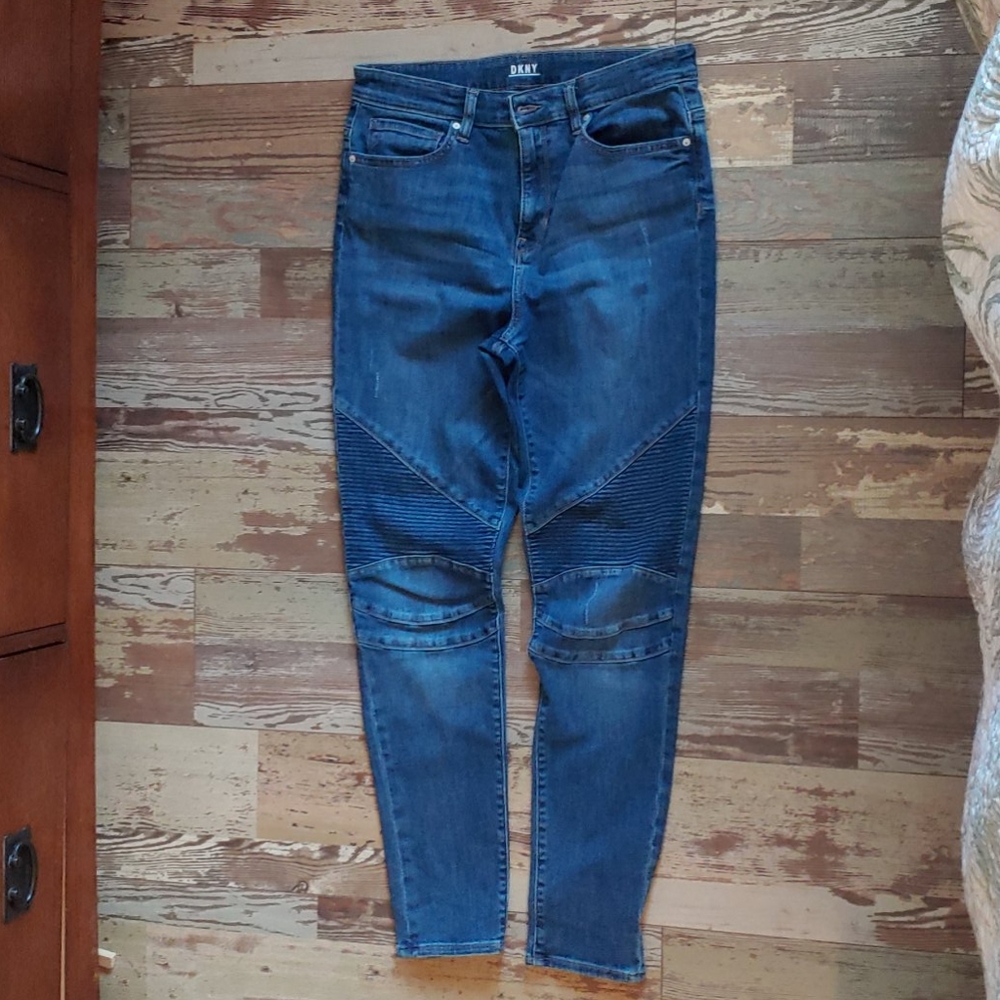 NWOT DKNY jeans size 30